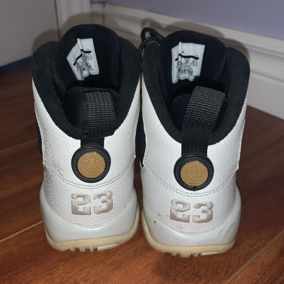 Air Jordan 9s - Picture 2 of 3